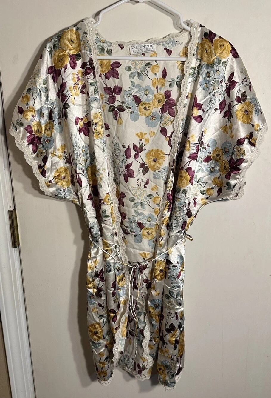 Val Mode Lingerie Vintage Satin Floral Bathrobe White Multicolor Lace Trim SZ M